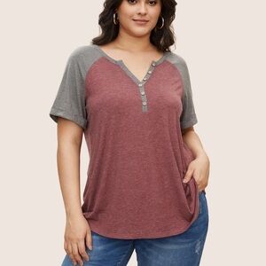 BloomChic Colorblock Contrast Roll Raglan Sleeve Button Detail Notched T-shirt